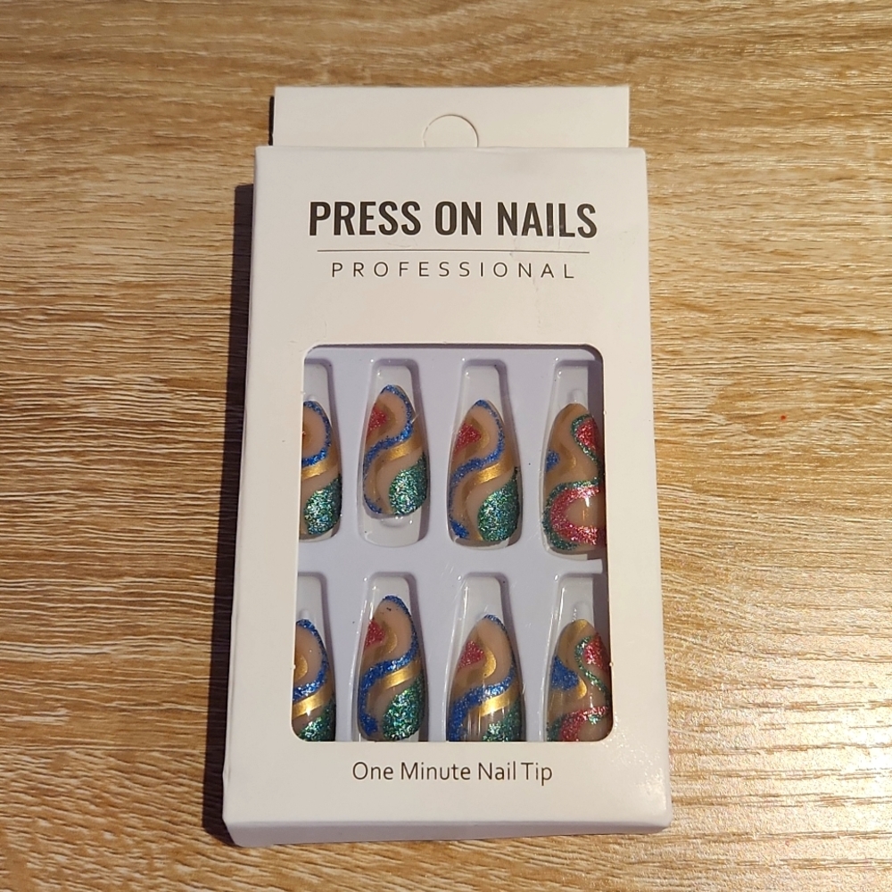 COPY - NWT Fake Nails Medium Elegant Length